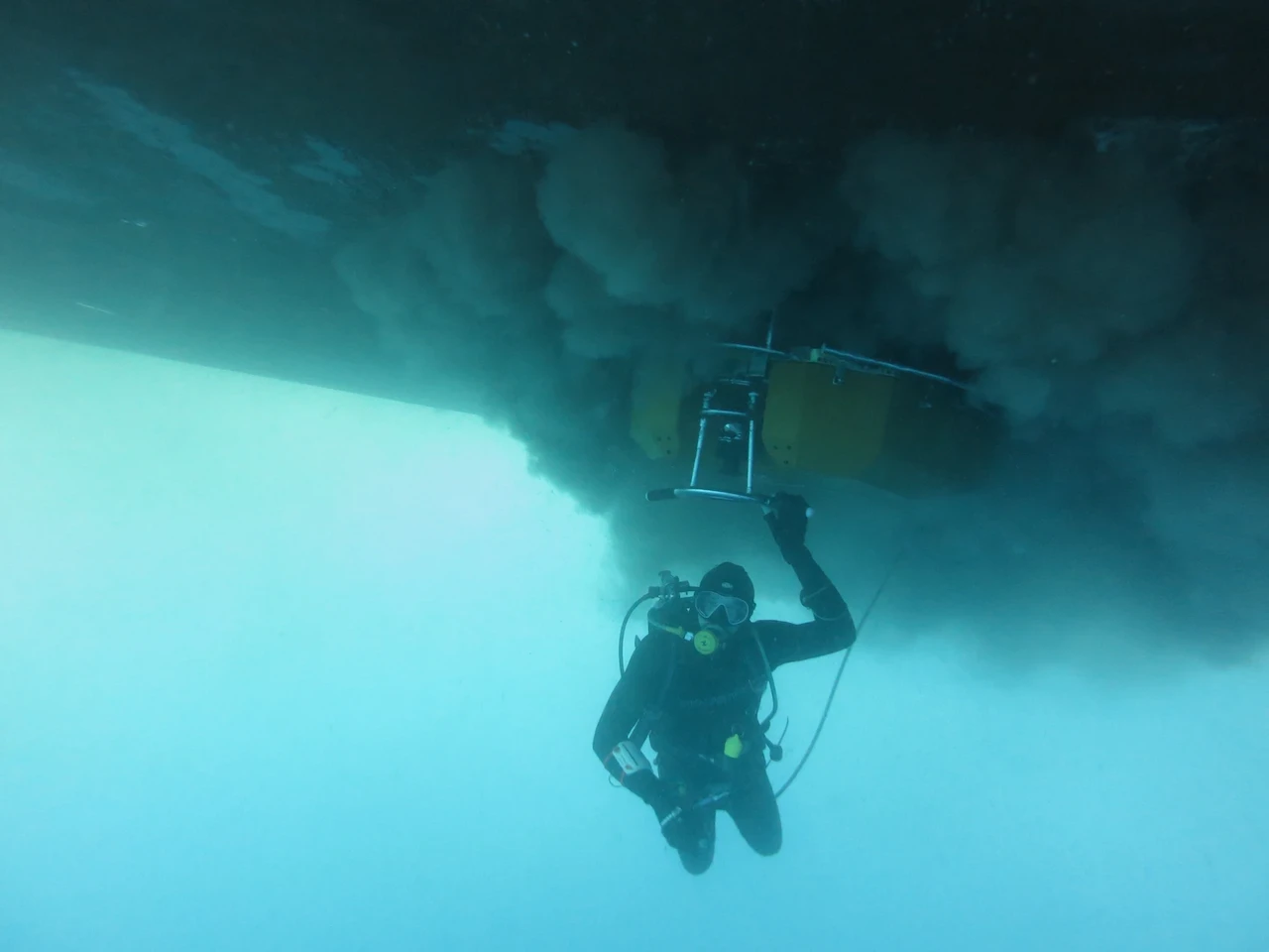 Hull cleaning at flat of bottom Hull cleaning at flat of bottom